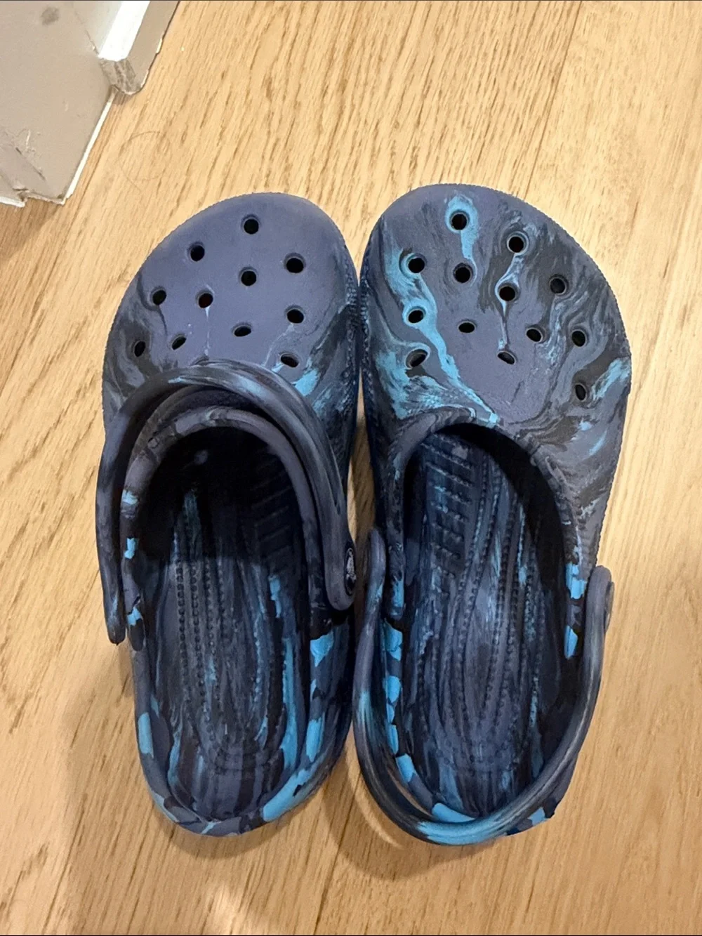 Crocs Blue Marble size 13